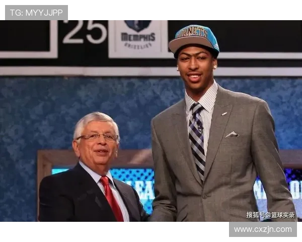 2012年NBA选秀安东尼戴维斯状元签落鹈鹕利拉德六顺位获最佳新秀